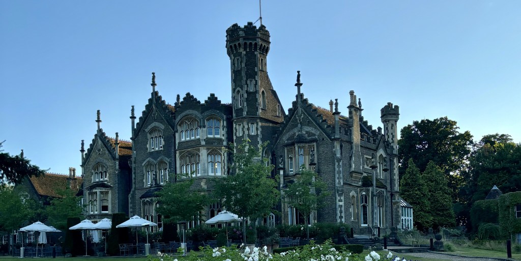 Relaxing riverside escape | Dining, stay, and activities at Oakley&nbsp;Court